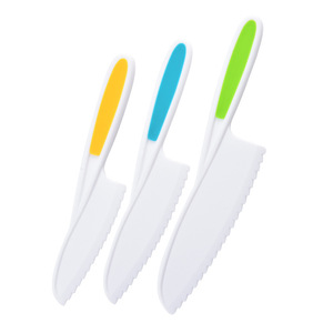 Juego de cuchillos de plástico para frutas, 3 piezas, con cuchillas de seguridad para cortar verduras, pasteles y pan, fácil de limpiar, solo lavar a mano. - Product Image 1