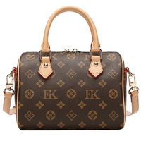 Sac Boston de luxe pour femme en cuir véritable, bandoulière, nouvelle collection printemps-été, avec fermeture éclair et lettres, par un créateur de marque