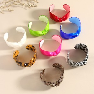 Bracelet ouvert en résine acrylique Lucite pour femme, bijoux tendance multicolores, origine Zhejiang, collection hiver - Product Image 3