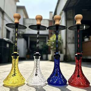 Cachimba de Vidrio de Colores, Pipa de Shisha Moderna con Base Texturizada, Boquilla de Madera y Soporte Metálico para Uso en Bares y Salones - Product Image 4