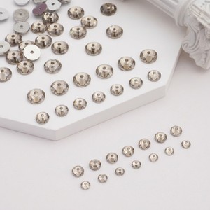 Perles de strass modernes en résine époxy gris-beige de 5 mm, forme diamant, dos plat, trou central, à coudre, pour la confection de bijoux au crochet - Product Image 4