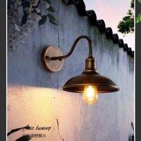 مصباح جداري LED خارجي مقاوم للماء بتصميم أمريكي عتيق من الحديد المطاوع للشرفة