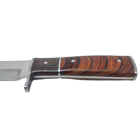 Couteau de chasse élégant en acier inoxydable avec manche en bois de Pakkawood décoré avec lame arrière droite