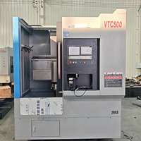 Tour CNC à banc plat VTC500 avec système Fanuc et convoyeur de copeaux – Prix compétitif