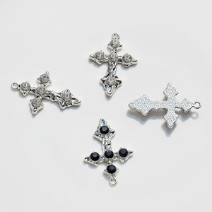 Pendentif croix en alliage plaqué zinc pour la fabrication de colliers, croix en diamant blanc K, croix en diamant noir K, croix en diamant blanc K, Jinhua Automne 2024 - Product Image 4