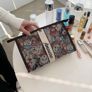 Bolsa de Maquillaje Portátil de Gran Capacidad, Bolsa de Almacenamiento de Productos de Cuidado de la Piel y Cosméticos de Viaje, Diseño de Oso Animado para Mujer - Product Image 5