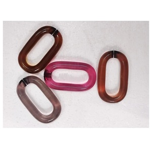 Cadena decorativa de pared de buena calidad para una decoración elegante del interior del hogar y un estilo moderno de pared, disponible para la venta. - Product Image 1