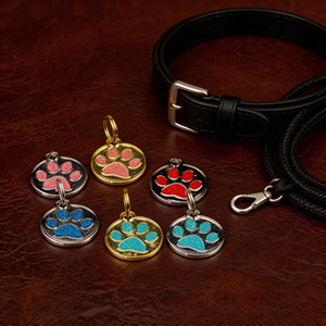 Etiquetas de Identificación para Perros y Gatos, Personalizadas con Logotipo, Forma de Pata, Redondas, Metálicas, con Brillo y Esmalte, Joyería para Mascotas - Product Image 2