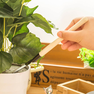 Juego de Herramientas de Jardinería de 3 Piezas, Mini Pala, Rastrillo y Azadón con Mango de Madera, Ligeras, para Cuidado de Plantas - Product Image 3