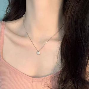 Conjunto de Joyería de Lujo Cuadrado con Zirconia Micro-Pavé para Mujer: Pendientes, Collar y Anillo - Estilo Moderno, Venta al por Mayor, Set de Regalo - Product Image 3