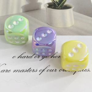 Porte-clés en acrylique en forme de dés, cubes de sucre, sangle de téléphone perlée colorée, accessoire de bijouterie, mélange aléatoire, dix par paquet - Product Image 1
