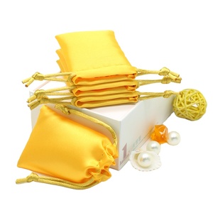 Sacs en satin de soie lisse personnalisés pour le rangement des perruques, sac anti-poussière à cordon, pochette en soie pour bijoux - Product Image 1
