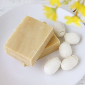Savon solide artisanal en soie de Marseille au miel en nid d'abeille Moyu, en stock, pour femmes enceintes et nourrissons - Product Image 6