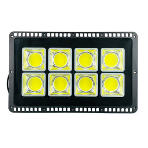 Projecteur haute puissance pour terrains de football et de tennis - Product Image 1