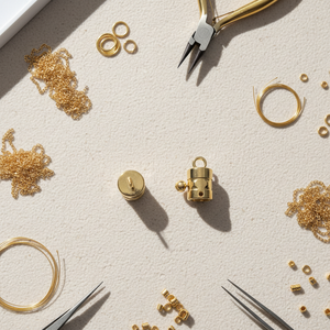 Embout de cordon et capuchon de gland en alliage de zinc plaqué or de qualité supérieure en forme d'horloge pour la décoration d'accessoires de sacs à main de luxe, vente en gros - Product Image 1