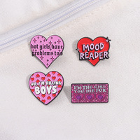 Coloré coeur forme bijoux mode broches femmes métal or argent lettre broche filles épinglette broche personnalisée