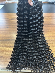 Lots <span class=keywords><strong>de</strong></span> Cheveux Naturels Bruts en Gros, Extensions Vietnamiennes, Perruques Cheveux Humains Bouclés Profonds, Cheveux Vierges à Cuticules Alignées - Product Image 1