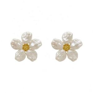 Boucles d'oreilles en argent 925 avec fleurs baroques et perles, boucles d'oreilles élégantes et luxueuses pour femmes - Product Image 5