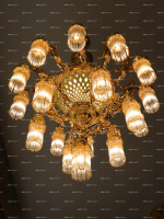 Lampe suspendue décorative de luxe pour manoir avec 19 statues d'anges en laiton moulé à la cire perdue et accents en verre céramique