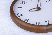 Horloge murale en bois de pin silencieuse sans tic-tac pour la cuisine et la décoration de la maison