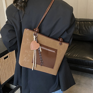 Sac fourre-tout grande capacité pour trajets quotidiens, collection automne-hiver 2026, nouveau modèle polyvalent à porter à l'épaule ou sous le bras, tendance - Product Image 3