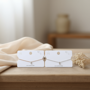 Collana con Ciondolo Plusera I in Acciaio Inossidabile, Design Minimalista Placcato Oro, Unisex per Uso Quotidiano - Product Image 3