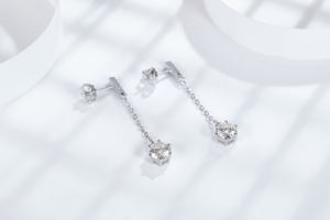 Boucles d'oreilles pendantes en argent 1CT avec pierre en silicone et moissanite tendance - Product Image 5