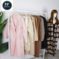 Vêtements d'occasion - Manteaux longs pour femmes de classe A, styles et couleurs variés. Quantité minimale de commande : 500 kg. Vente en gros groupée