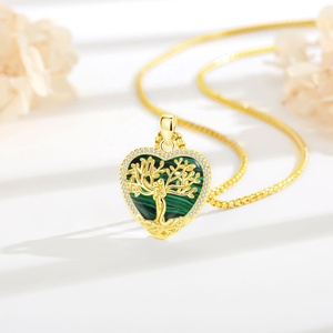 Collier Cœur Arbre Généalogique Vintage en Malachite, Plaqué Or 18K, Pendentif Pierre Verte pour Femme, Cadeau de Luxe Fête des Mères - Product Image 4