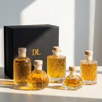 Lot de 100 flacons diffuseurs à bâtonnets vides de 3,4 oz, 5 styles, avec bâtonnets, pour huiles essentielles DIY, maison et bureau, gravure et marquage à chaud
