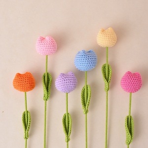 Tulipes au crochet faites à la main, fleurs artificielles pour la décoration de la maison, cadeau pour la fête des mères, style moderne, durabilité - Product Image 3