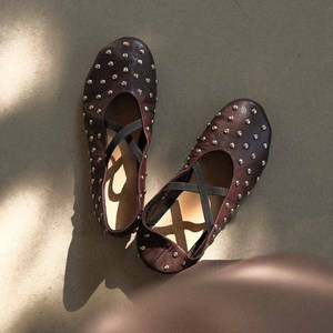 Chaussures de ballet de luxe de haute qualité, à enfiler, avec pierres, personnalisées par un designer, en cuir véritable, à rivets, plates, toutes saisons - Product Image 4