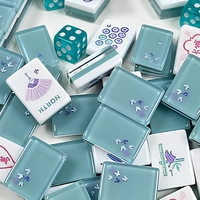 Tuiles de Mahjong américaines personnalisées en acrylique, modernes et luxueuses, à trois couches, avec motifs floraux et papillons naturels, et dos bleu transparent