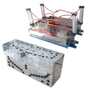 Extrusora de extrusión de troquel de plástico de hoja UPVC Perfil PVC troquelado molde de teja de techo de panel ondulado - Product Image 1