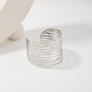 Exaggerated Fashion Retro Jewelry <b>Bracelet</b> <b>Metal</b> Hollow C-shaped Ladies <b>Bracelet</b> - Product Image 6
