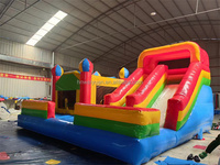 Grand château gonflable d'extérieur avec toboggan double piste, structure gonflable durable pour événements en plein air et jeux de carnaval