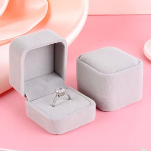 LÃNG MẠN NGỌT NGÀO nhung làm cỏ Hộp nhẫn xách tay Vòng Hộp quà tặng - Product Image 1