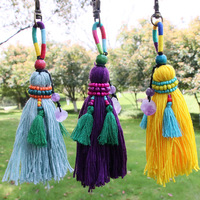 Pendentif bohème fait main en fil tressé de perles de cristal, avec grappe d'améthyste et pompon coloré, pour voiture, sac ou porte-clés