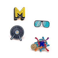 Épingle en émail personnalisée de conception d'anime drôle et mignon Badges de dessin animé en vrac Revêtement époxy Épingles d'appel en émail dur Chapeau mexicain Style traditionnel