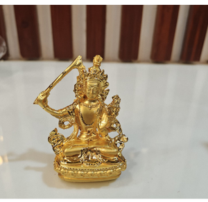 Statue de Bodhisattva Manjushri dorée en métal avec finition or, figurine bouddhiste tibétaine, sculpture religieuse, vente en gros - Product Image 1