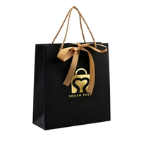 Sac shopping en papier mat haut de gamme avec poignée en ruban de soie, logo personnalisé estampé à chaud, sac fourre-tout de luxe pour emballage cosmétique