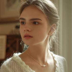 Collier de perles baroques d'eau douce naturelles pour femmes, design de niche de luxe léger avec chaîne de clavicule simple, accessoires - Product Image 2