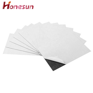 <span class=keywords><strong>Rouleau</strong></span> de feuilles magnétiques flexibles personnalisées, <span class=keywords><strong>aimant</strong></span> <span class=keywords><strong>en</strong></span> caoutchouc avec adhésif - Product Image 2