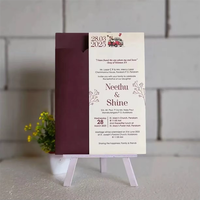 Cartes d'invitation élégantes haut de gamme avec estampage à chaud, texte personnalisé, mariages, événements d'entreprise, lancement de marques de luxe, totems colorés