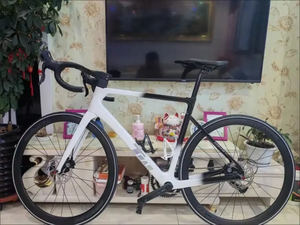 Vélo de Route STEALTH Pro en Fibre de Carbone T8 à Vendre Chaudement, Léger, <span class=keywords><strong>Frein</strong></span> à Disque Hydraulique 700C, <span class=keywords><strong>Course</strong></span> 22 Vitesses - Product Image 4