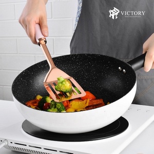 ชุดเครื่องครัวสแตนเลสเคลือบทองคำสีกุหลาบดีไซน์ใหม่ พร้อมด้ามจับ PP+TPR - Product Image 4