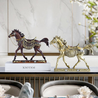 Vente en gros de décoration de cheval personnalisée, présentoir de table créatif pour la maison, cheval en résine avec diamant, mode pour le salon