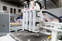 Máquina CNC de 4 cabezales para procesamiento de acrílico, fabricación de muebles y sillas, tallado y corte de madera