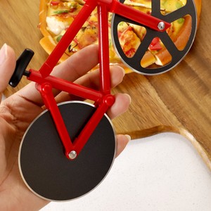 Rouleau à pâte antiadhésif en acier inoxydable en forme de vélo, écologique, compatible lave-vaisselle, pour découper <span class=keywords><strong>la</strong></span> <span class=keywords><strong>pizza</strong></span> – Ustensile de cuisine - Product Image 5