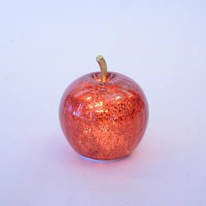 Pomme en verre rouge avec lumière LED à piles DIAM. 11CM H 12CM - Product Image 1